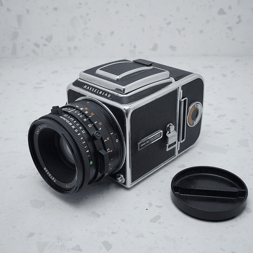 Hasselblad 500 C/M + 80 mm f/2.8 Carl Zeiss Planar CF - USADO 1