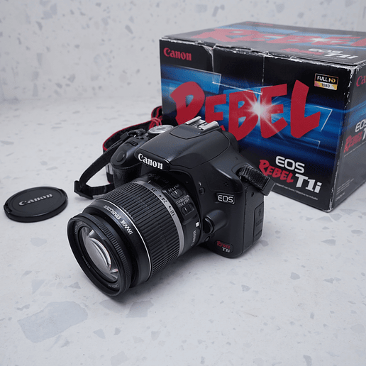  Canon EOS Rebel T1i +18-55mm f/3.5-5.6 IS - USADO 2