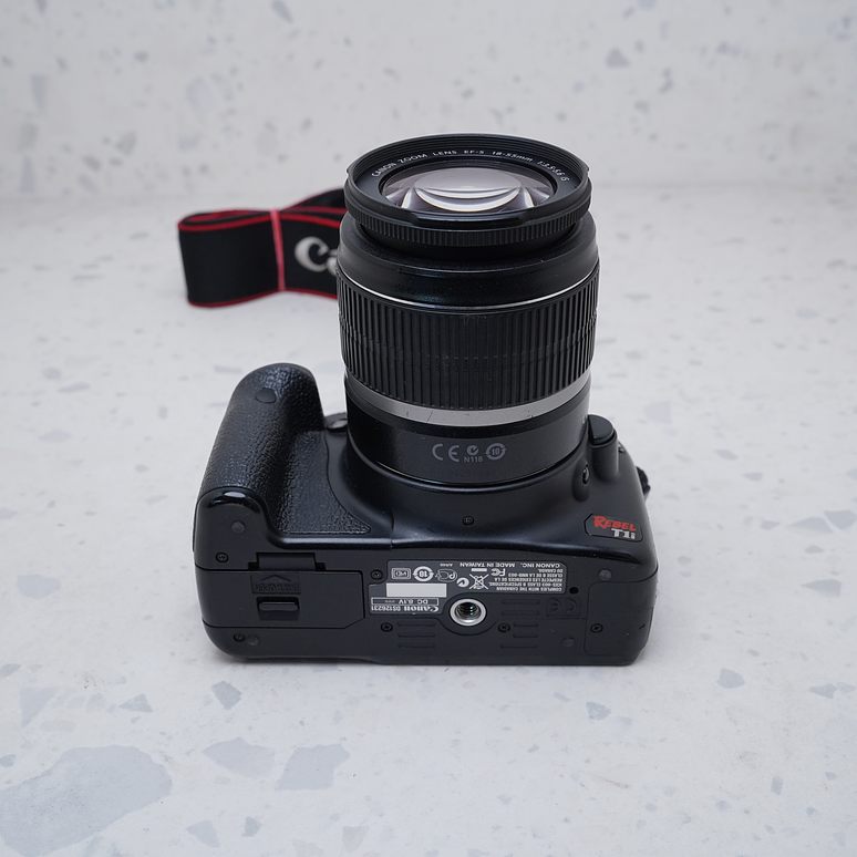  Canon EOS Rebel T1i +18-55mm f/3.5-5.6 IS - USADO 7