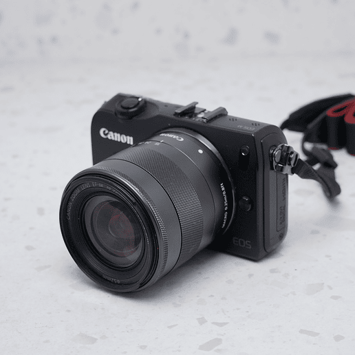 Canon EOS-M + EF-M 18-55mm f/3.5-5.6 IS STM - USADO 2