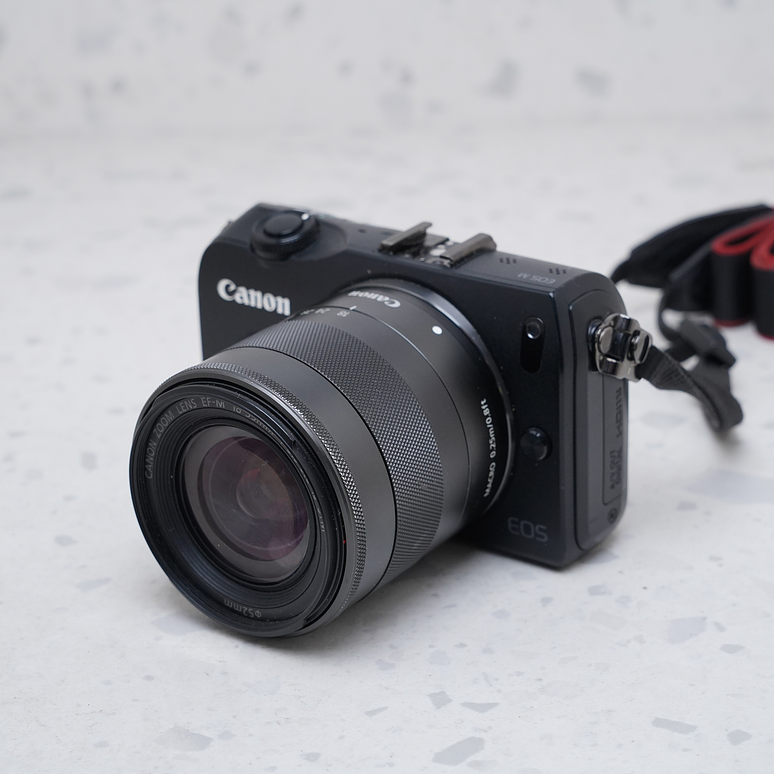 Canon EOS-M + EF-M 18-55mm f/3.5-5.6 IS STM - USADO 2