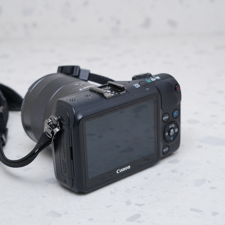 Canon EOS-M + EF-M 18-55mm f/3.5-5.6 IS STM - USADO 4