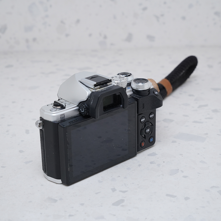 Olympus OM-D E-M10 Mark II (Body) - USADO 3