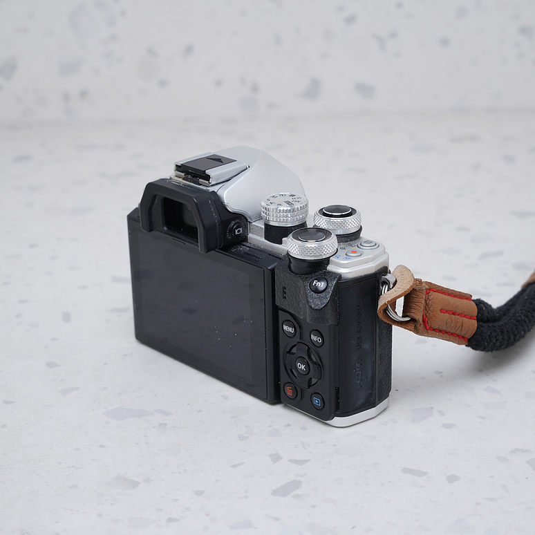 Olympus OM-D E-M10 Mark II (Body) - USADO 4