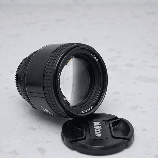 Nikon AF Nikkor 85mm f/1.8D - USADO 4