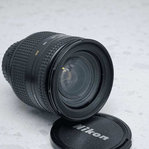 Nikon AF Nikkor 28-200mm f/3.5-5.6D - USADO 4