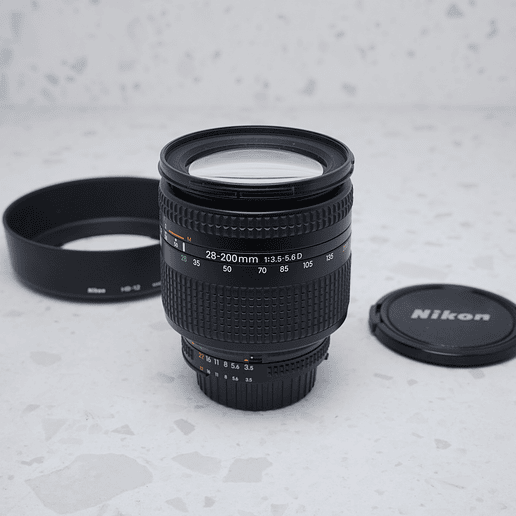 Nikon AF Nikkor 28-200mm f/3.5-5.6D - USADO 2