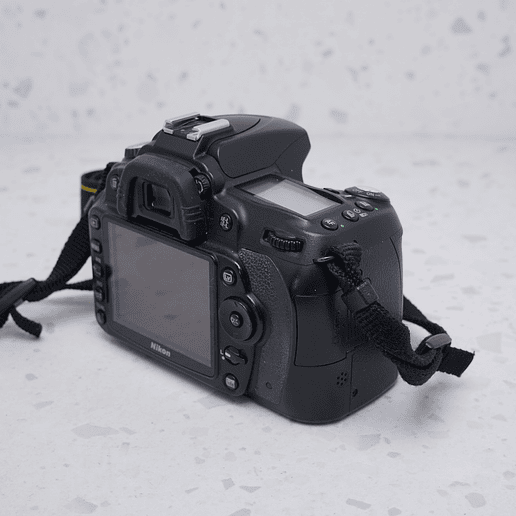 Nikon D90 + Tamron 28-80mm  - USADO 4