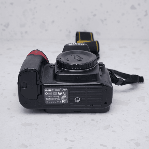 Nikon D90 + Tamron 28-80mm  - USADO 7