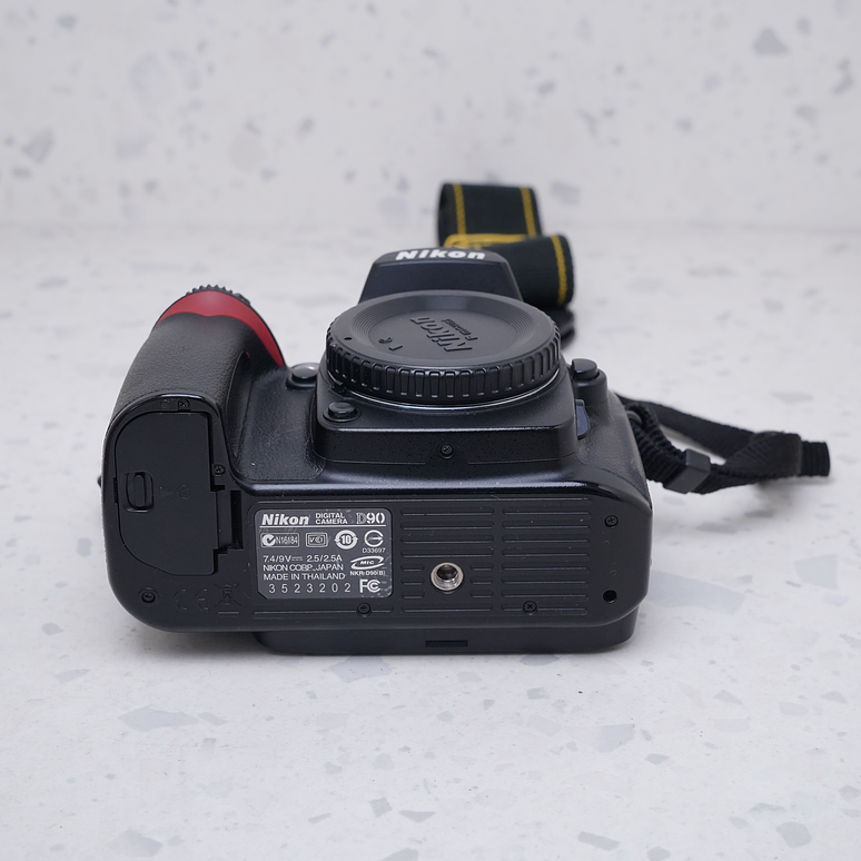 Nikon D90 + Tamron 28-80mm  - USADO 7