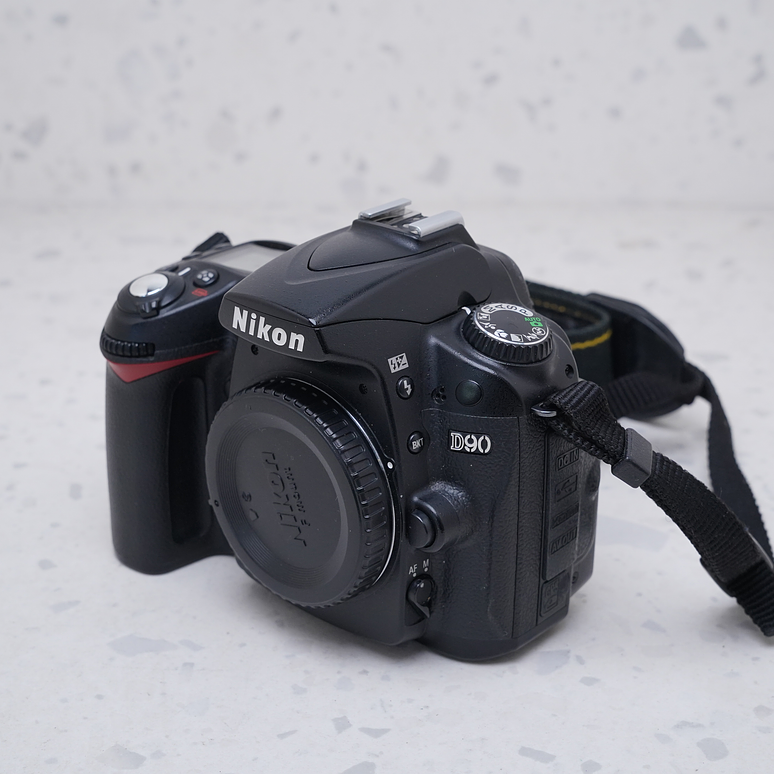 Nikon D90 + Tamron 28-80mm  - USADO 2