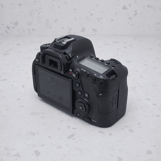 Canon EOS 6D Mark II - USADO 5