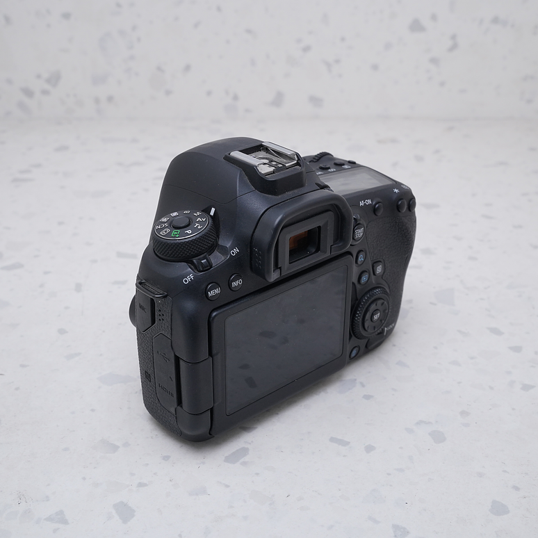 Canon EOS 6D Mark II - USADO 3