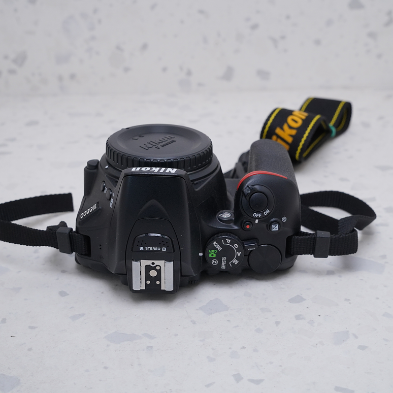 Nikon D5600 (Body) - USADO 6