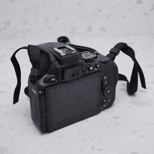 Nikon D5600 (Body) - USADO 3