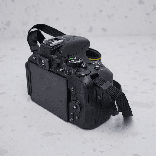 Nikon D5600 (Body) - USADO 4