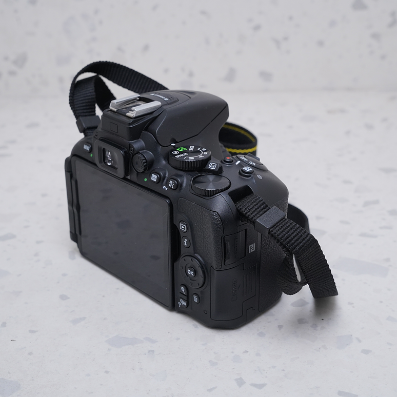 Nikon D5600 (Body) - USADO 4