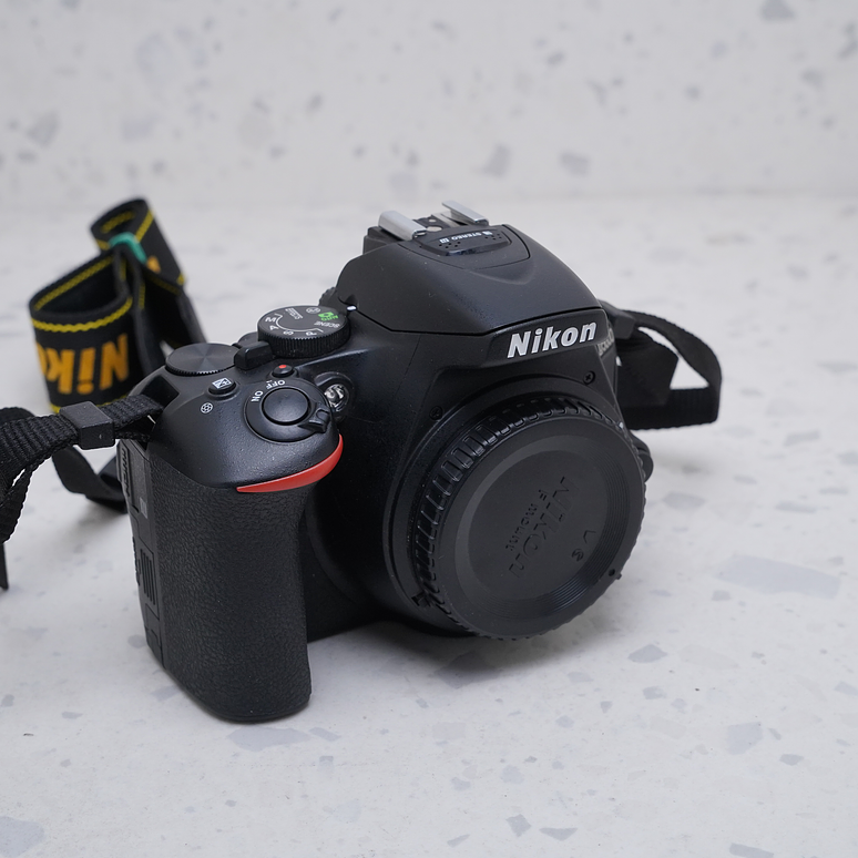 Nikon D5600 (Body) - USADO 5