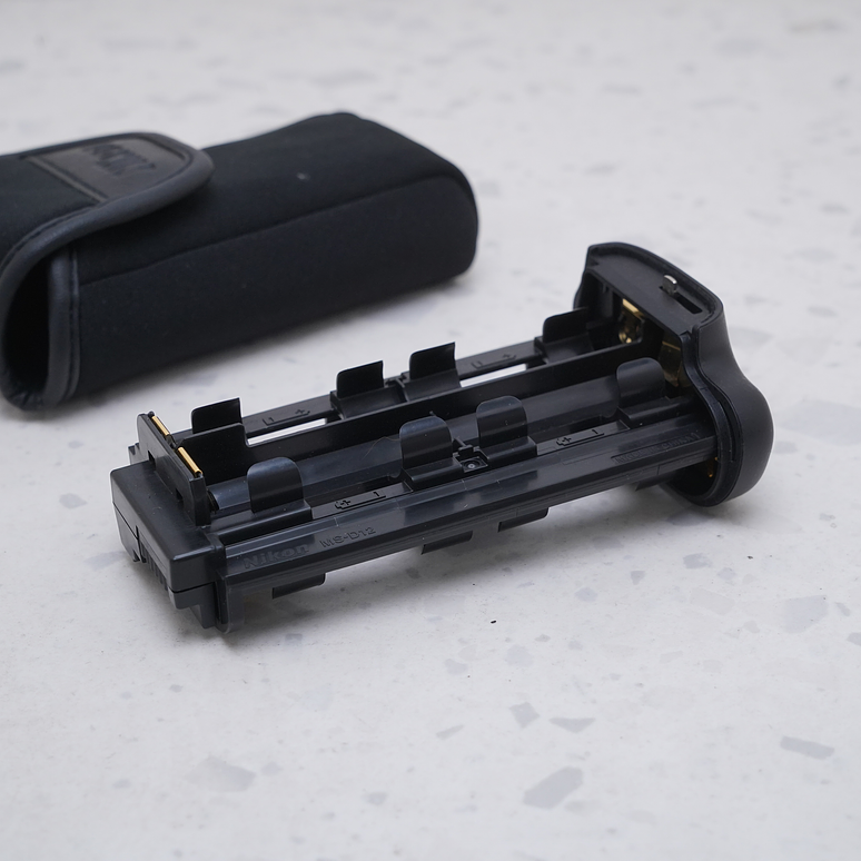 Grip Pilas Nikon MS-D12  - USADO 1