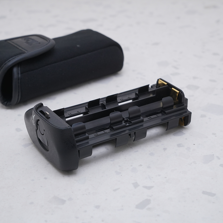 Grip Pilas Nikon MS-D12  - USADO 2