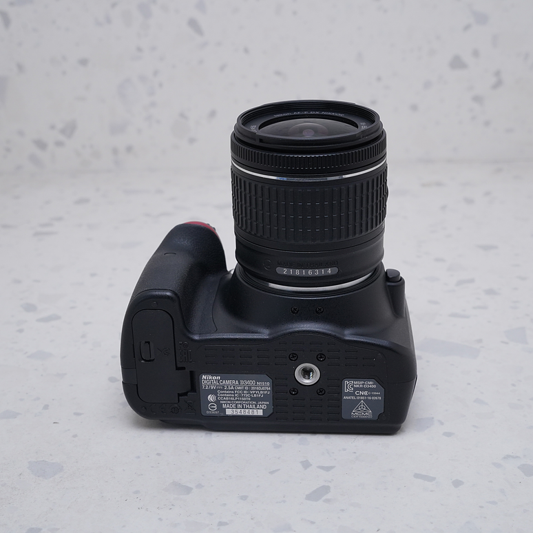 Nikon D3400 + Lente 18-55mm - USADO 6