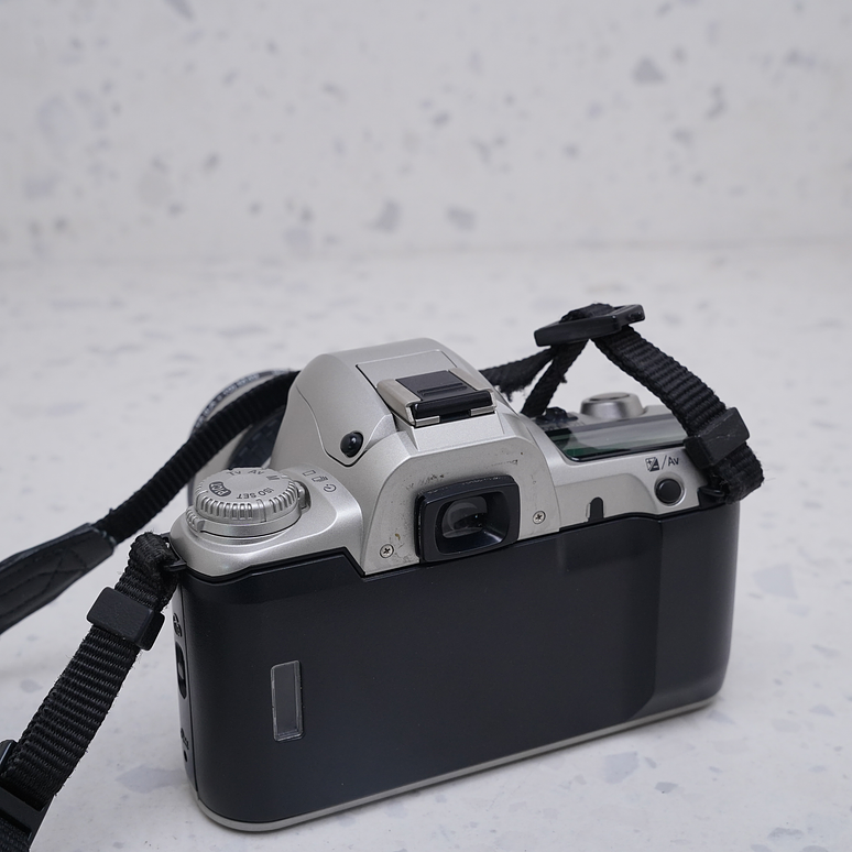 Pentax MZ-50 + 35-80mm + 80-200mm - USADO 5