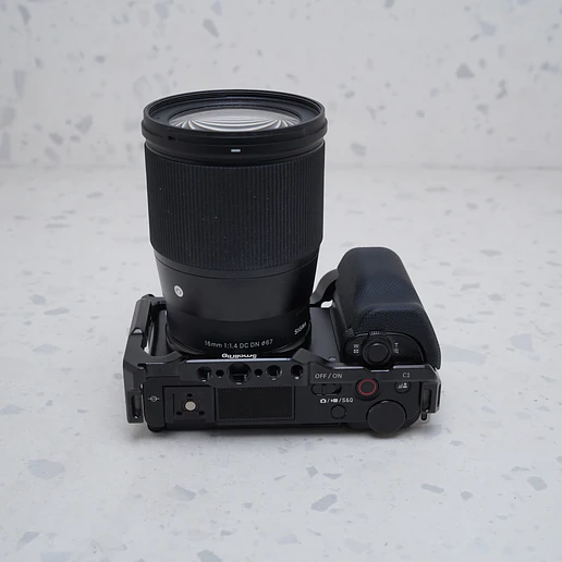 Sony ZV-E10 + 16mm - USADO 5