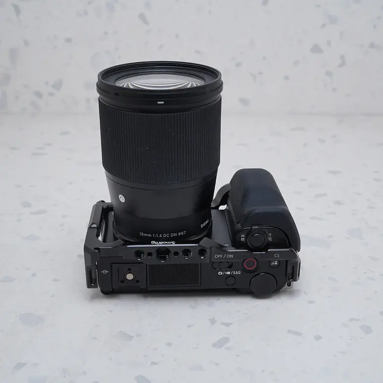 Sony ZV-E10 + 16mm - USADO 5