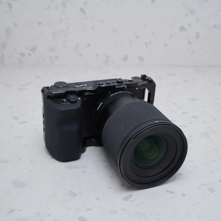 Sony ZV-E10 + 16mm - USADO 3