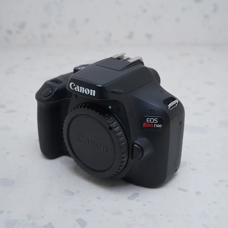 Canon Rebel T100 - USADO 2
