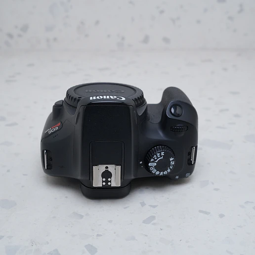 Canon Rebel T100 - USADO 7