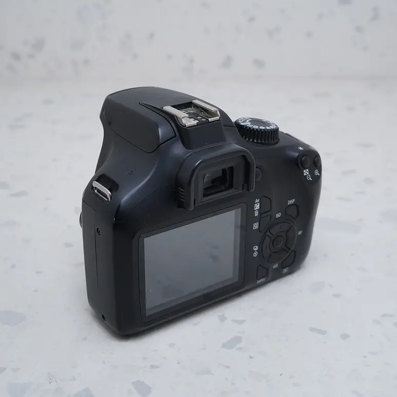 Canon Rebel T100 - USADO 4