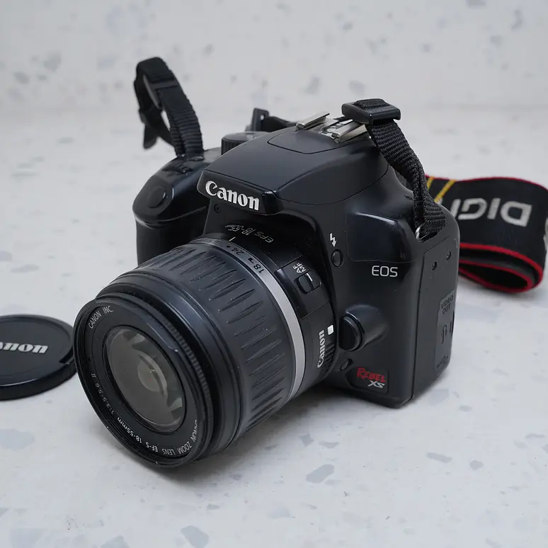 Canon EOS Rebel XS + 18-55mm - USADO 3