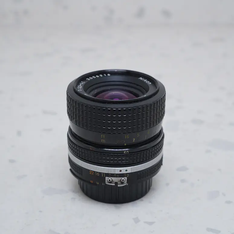 Nikon FM2 + 50m + 35-70mm - USADO 9