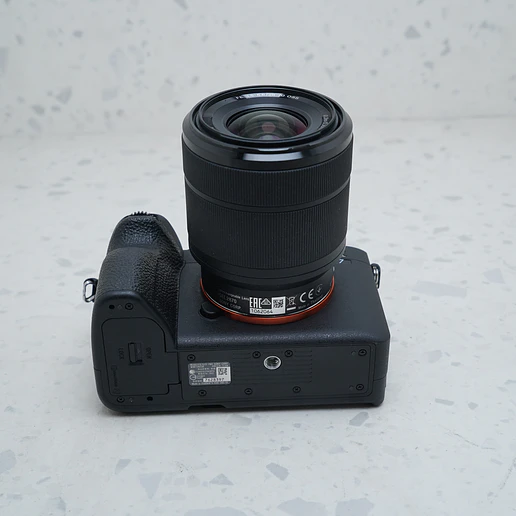 Sony a7 IV con lente de 28-70 mm f/3.5-5.6 II - USADO 8