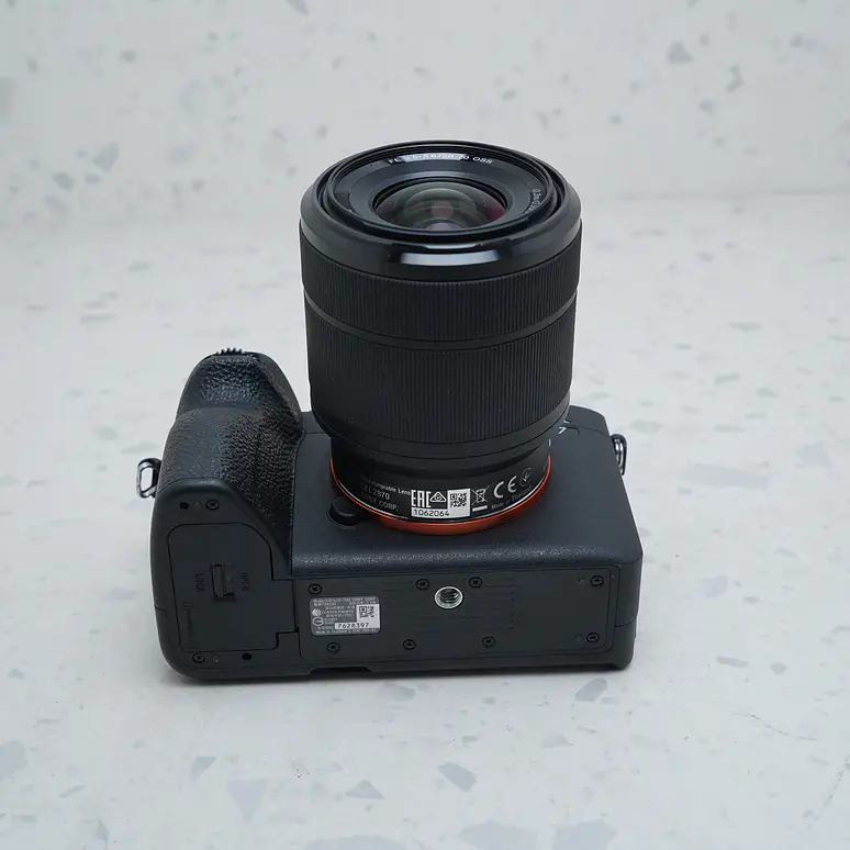 Sony a7 IV con lente de 28-70 mm f/3.5-5.6 II - USADO 8