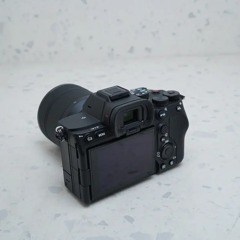 Sony a7 IV con lente de 28-70 mm f/3.5-5.6 II - USADO 6