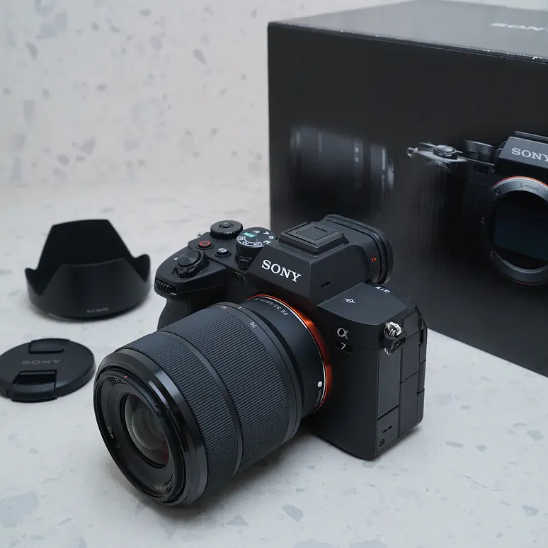 Sony a7 IV con lente de 28-70 mm f/3.5-5.6 II - USADO 2