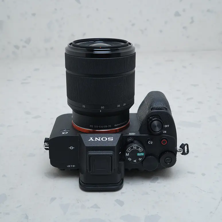 Sony a7 IV con lente de 28-70 mm f/3.5-5.6 II - USADO 7