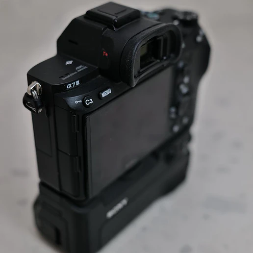 Sony A7III (Body) y Grip - Usado 6