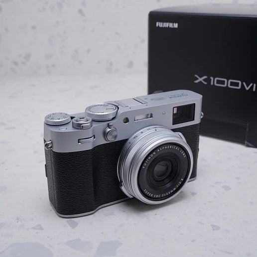 FUJIFILM X100VI (Silver) - USADO 3