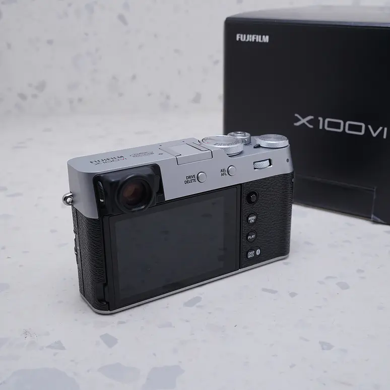 FUJIFILM X100VI (Silver) - USADO 5