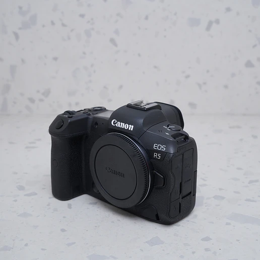 Canon EOS R5 - USADO 2