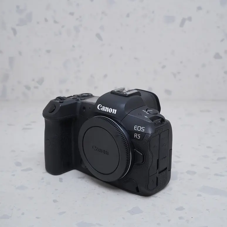 Canon EOS R5 - USADO 2