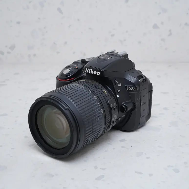 Nikon 5300 + Nikon 18-105mm - USADO 2