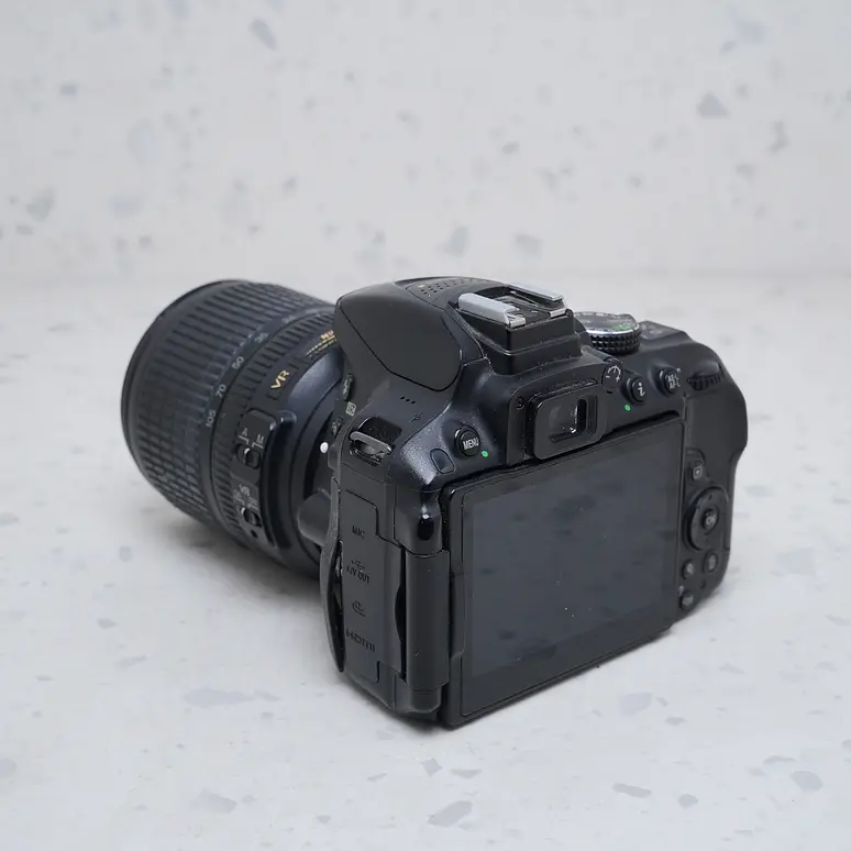 Nikon 5300 + Nikon 18-105mm - USADO 3