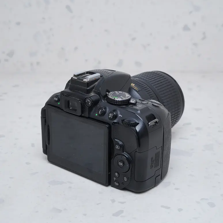 Nikon 5300 + Nikon 18-105mm - USADO 5