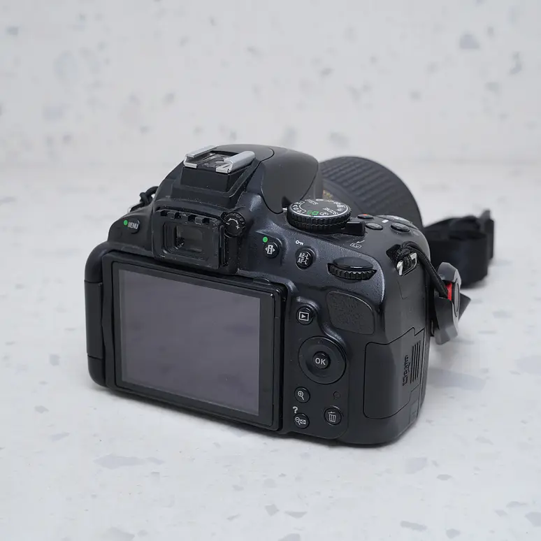Nikon D5100 + 55-200mm - USADO 3