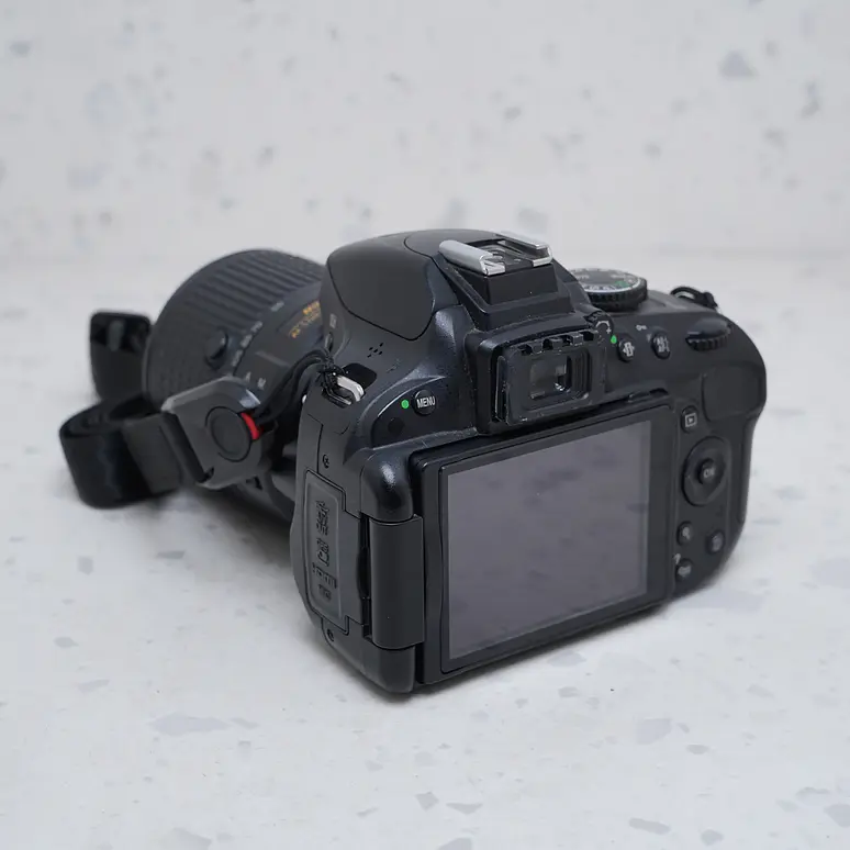 Nikon D5100 + 55-200mm - USADO 5