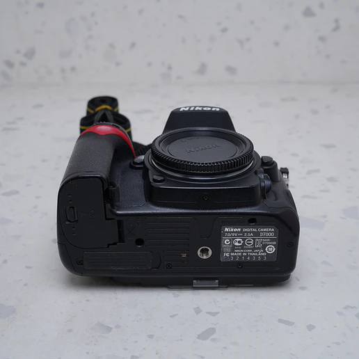 Nikon D7000 (Body) - USADO 8